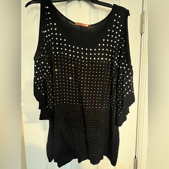 Bellini size 1x cold shoulder top - Picture 3 of 3